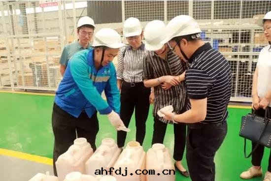 中(zhōng)石化(huà)节(jié)能(néng)环(huán)保公(gōng)司及(jí)西南(nán)局(jú)領導莅臨我(wǒ)司參觀油(yóu)气(qì)田(tián)廢水(shuǐ)處(chù)理(lǐ)