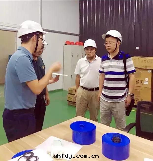 中(zhōng)石油(yóu)西南(nán)油(yóu)气(qì)田(tián)分(fēn)公(gōng)司、中(zhōng)石油(yóu)川(chuān)慶钻探公(gōng)司、长(cháng)江大(dà)學(xué)領導和(hé)專家(jiā)来我(wǒ)司考察調研