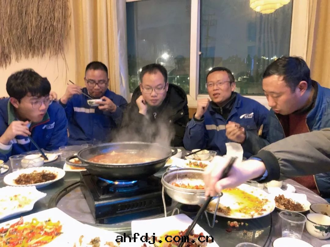 碩特(tè)人(rén)的(de)大(dà)年(nián)三(sān)十