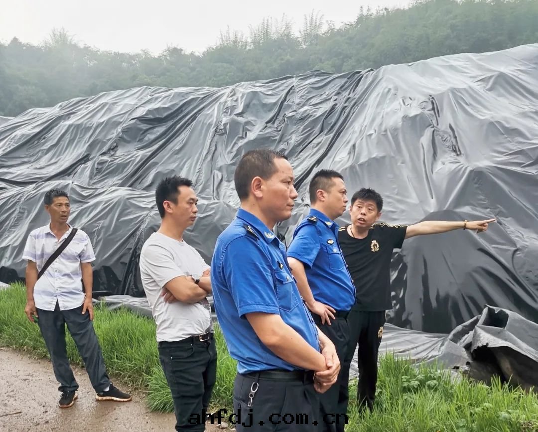 犍为(wèi)縣(xiàn)綜合行政(zhèng)執法(fǎ)局(jú)領導莅臨碩特(tè)环(huán)保項目现场(chǎng)指導工作