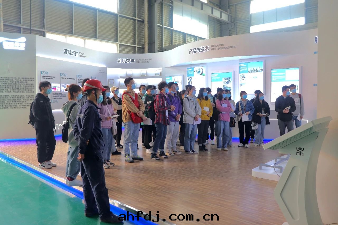 成(chéng)都理(lǐ)工大(dà)學(xué)生(shēng)态环(huán)境學(xué)院(yuàn)赴成(chéng)都碩特(tè)环(huán)保科技有(yǒu)限公(gōng)司考察，助推校企合作