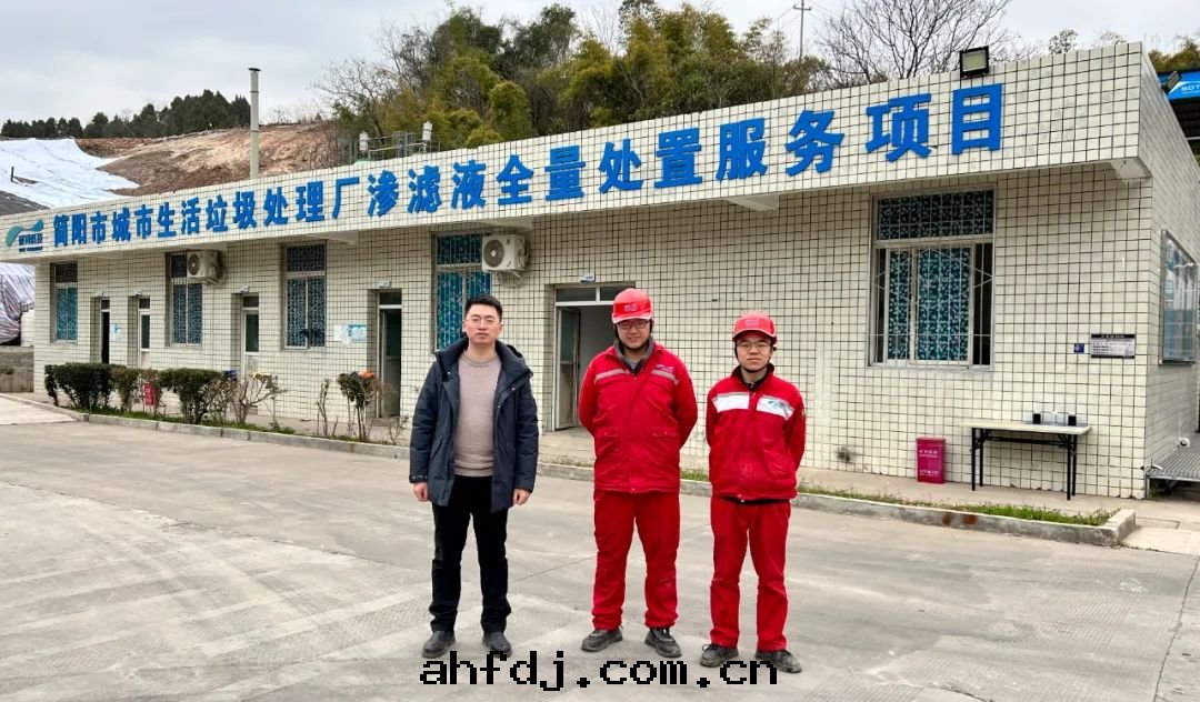 穿上(shàng)“红裝(zhuāng)”，为(wèi)平安(ān)站崗