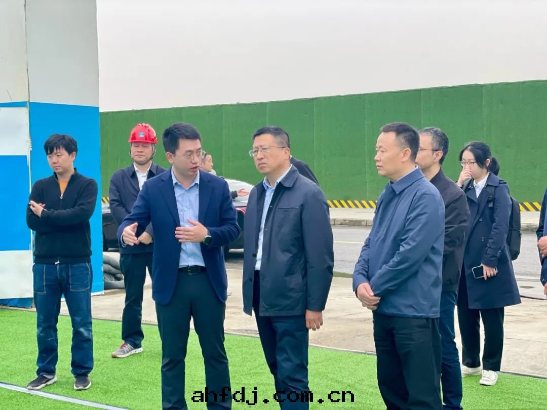 四(sì)川(chuān)證監局(jú)黨委書(shū)記(jì)、局(jú)长(cháng)唐理(lǐ)斌一(yī)行莅臨碩特(tè)科技裝(zhuāng)備制造基地(dì)調研指導