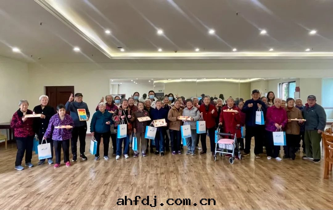 攜手(shǒu)共(gòng)築爱(ài)心(xīn)橋(qiáo)梁(liáng) ——碩特(tè)科技温(wēn)情(qíng)慰問(wèn)成(chéng)都市(shì)第(dì)一(yī)社会(huì)福利院(yuàn)